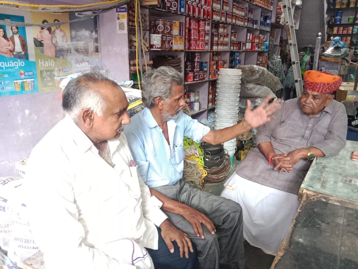MLA met the trader who was a victim of robbery and assault.