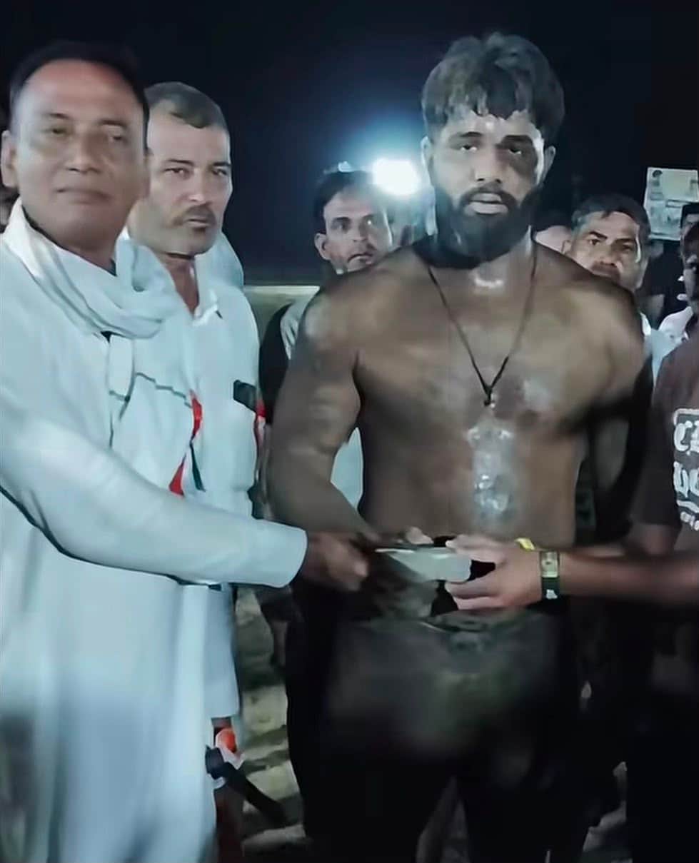 Bahu Akbarpur team wins title at Sirsal Kabaddi tournament.