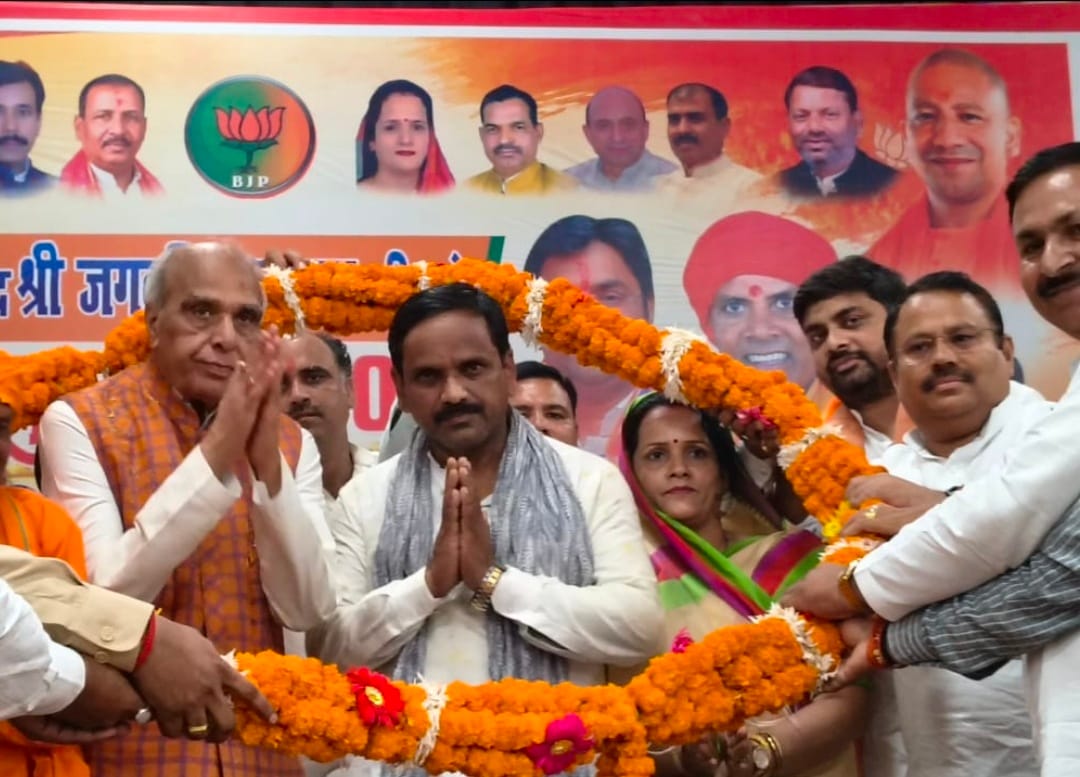 Jagdambika Pal welcomed upon being honoured with the Sansad Ratna award.