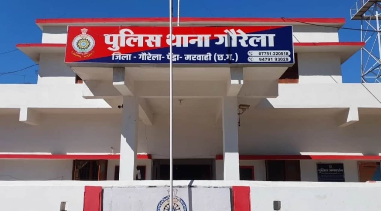 मिल के पीछे झाड़ियों में मिला महिला का शव
