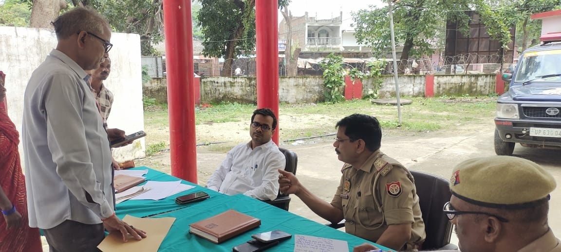 104 applications received across 18 police stations during 'Thana Samadhan Diwas'; 16 resolved.