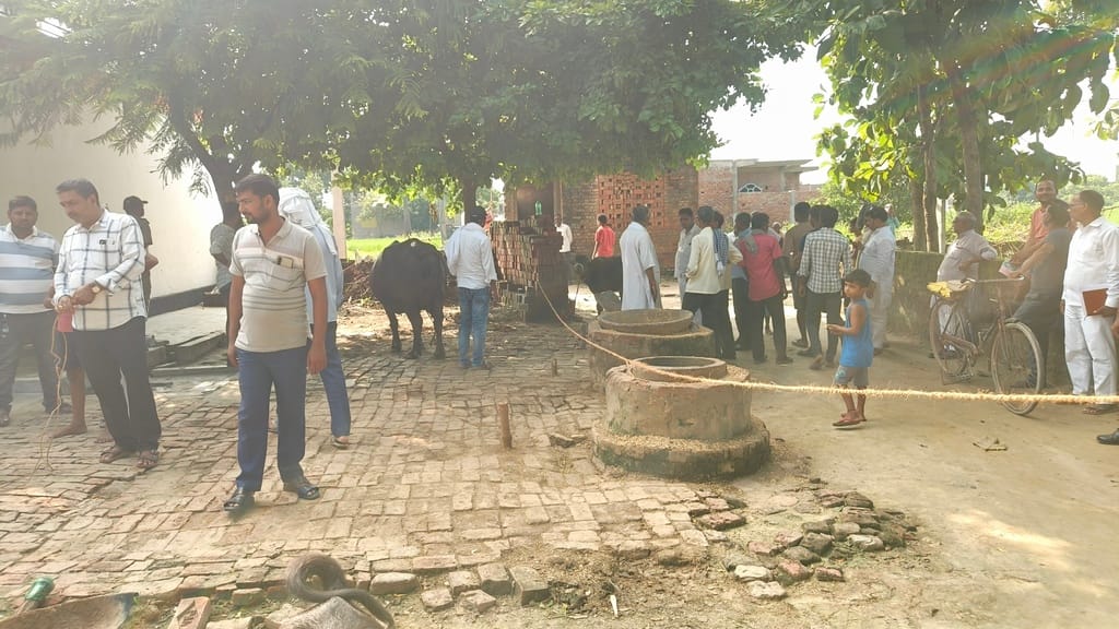 A land survey lasting two hours was conducted to resolve the dispute over the village access road.