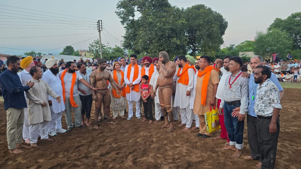 Hari won a prize of one lakh in just 5 minutes at Palasi Kalan, defeating Jitendra.