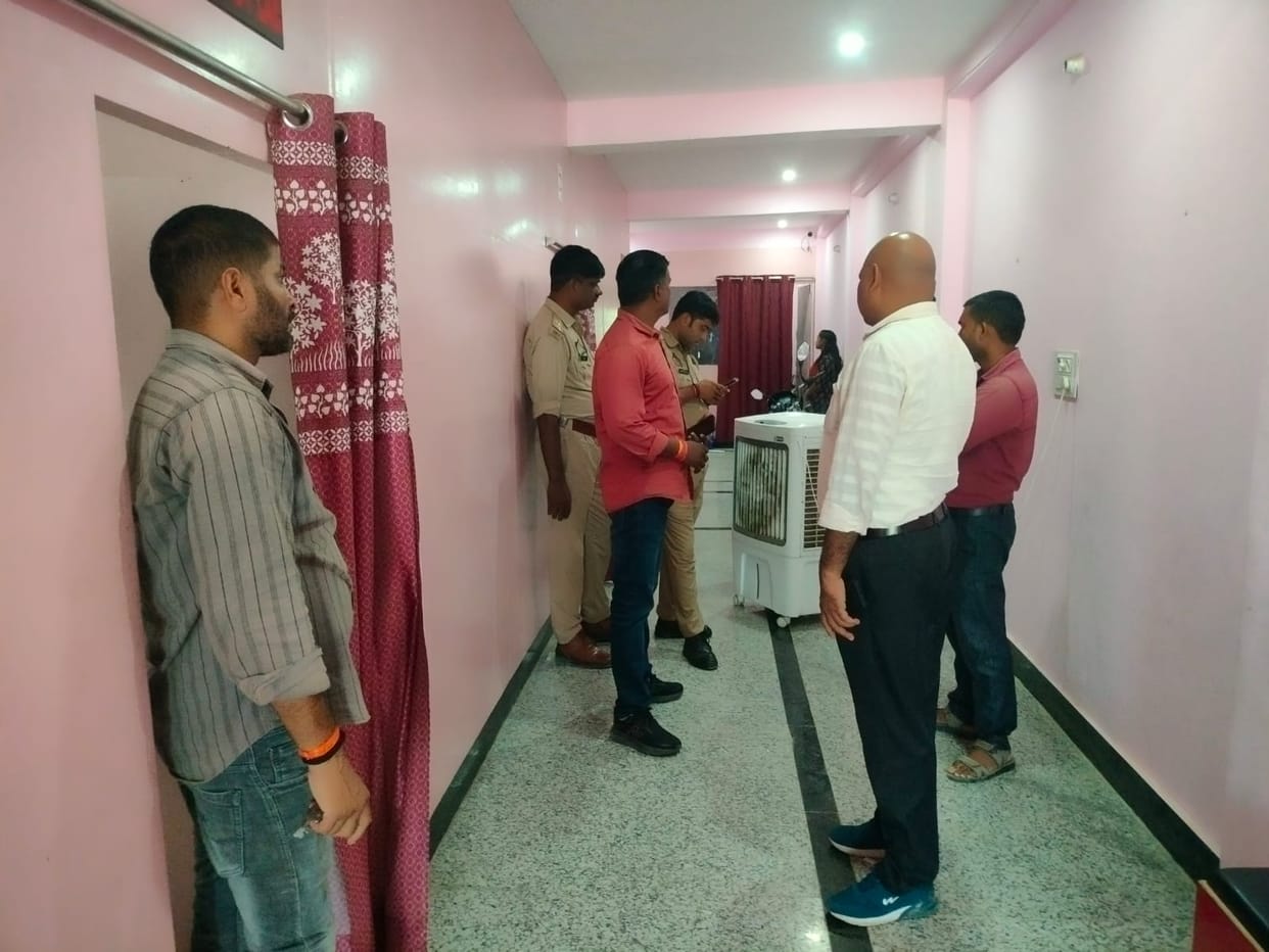 Unregistered diagnostic center sealed; no radiologist or staff present.