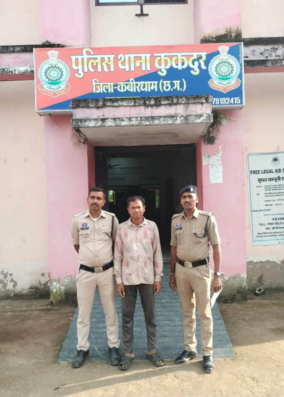 पुलिस की गिरफ्त में आरोपी