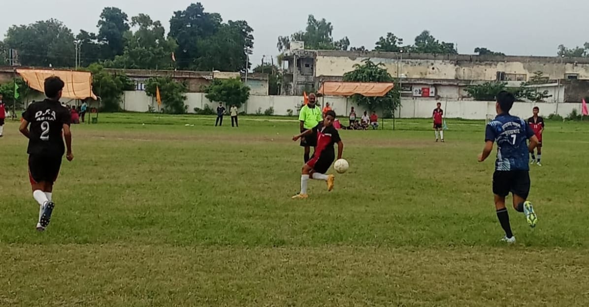 Agra's challenge ends; four teams in the semi-finals.