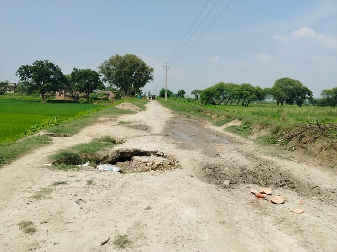 Road sank in Surajpur, several bikers injured in three months