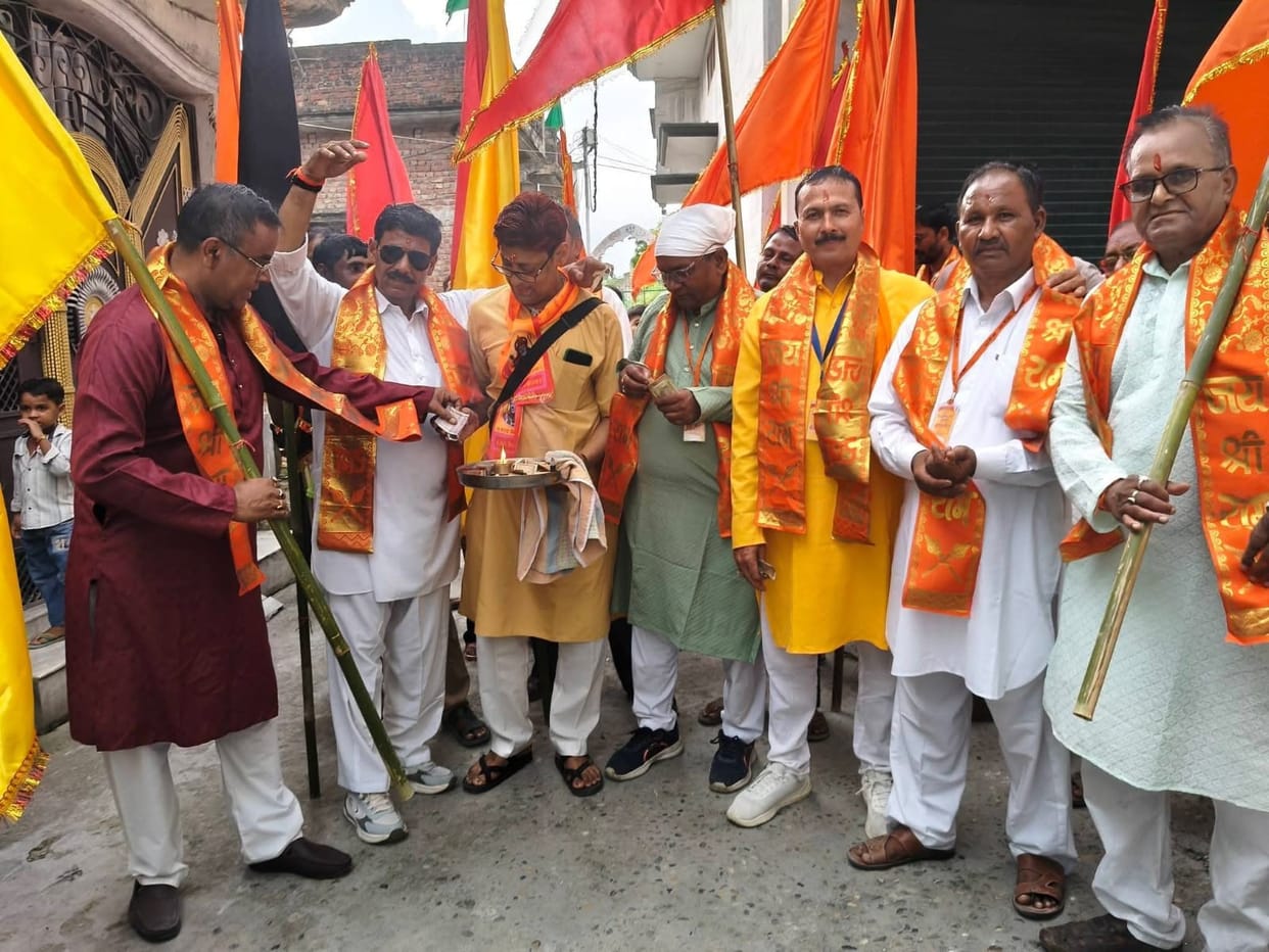 The Ramlila Committee organized a Shri Ram Flag Procession.