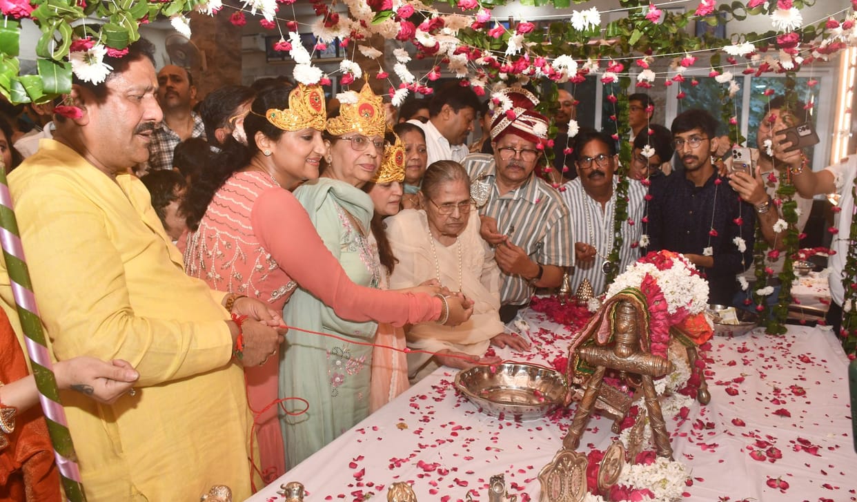 Lord Mahavir's birth anniversary celebrated after witnessing the fourteen dreams.