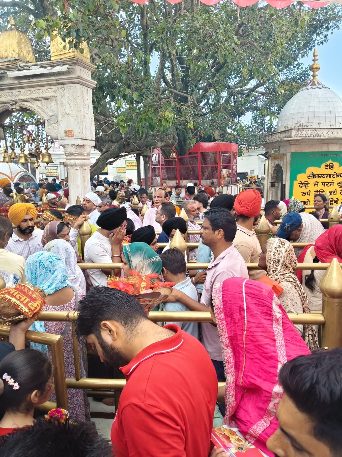30,000 devotees paid obeisance at the shrine of Goddess Naina Devi.