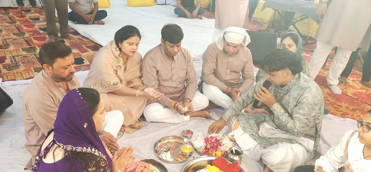 Devotees danced to Baba's bhajans at the Shri Shyam Sankirtan.