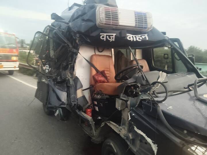 'Vajra' vehicle collides with unidentified vehicle on Dhamora overbridge; constable posted in Bareilly dies.