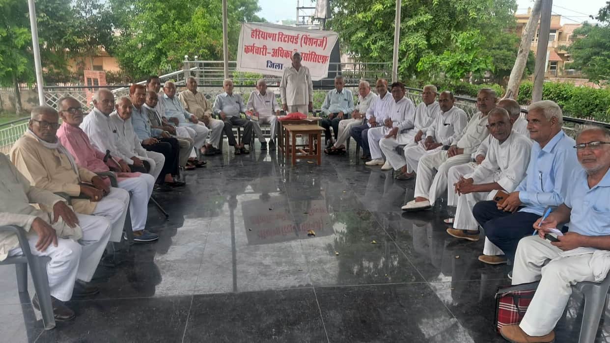 Retired employees decide to present their case before the Eighth Pay Commission
