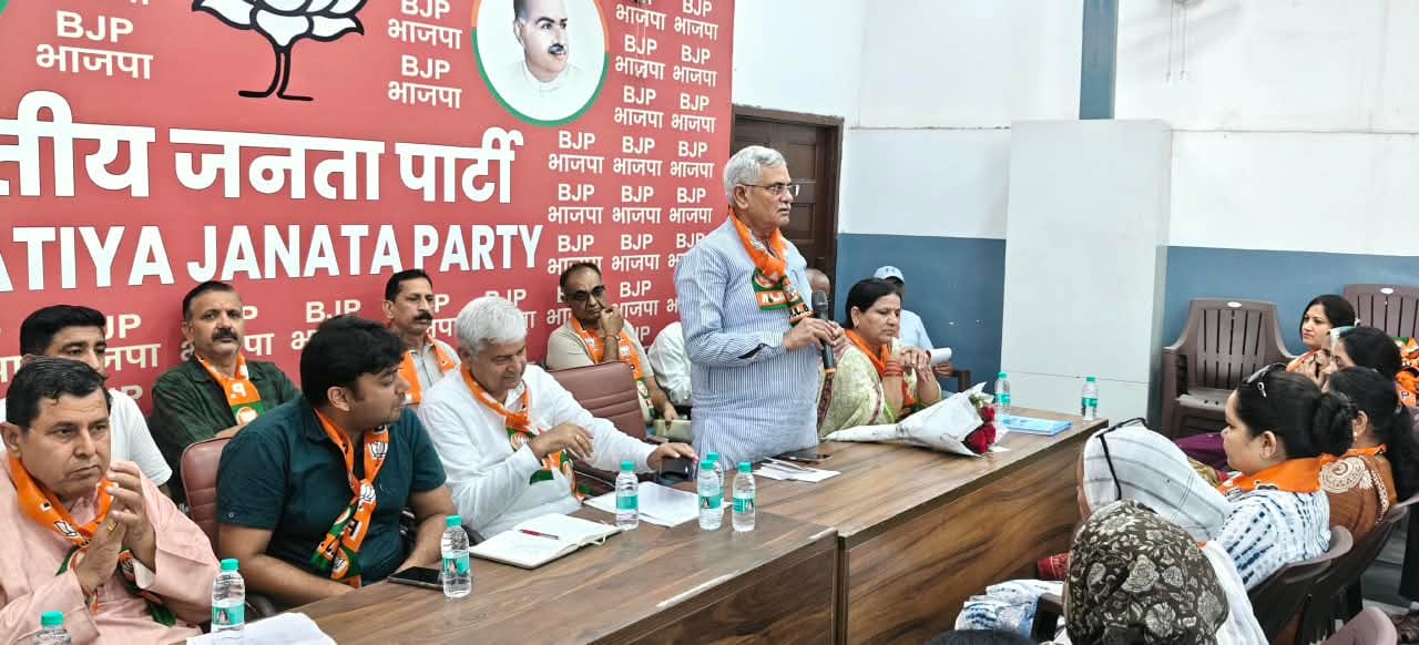 44 कार्यक्रम में उपस्थित मनीष ग्रोवर