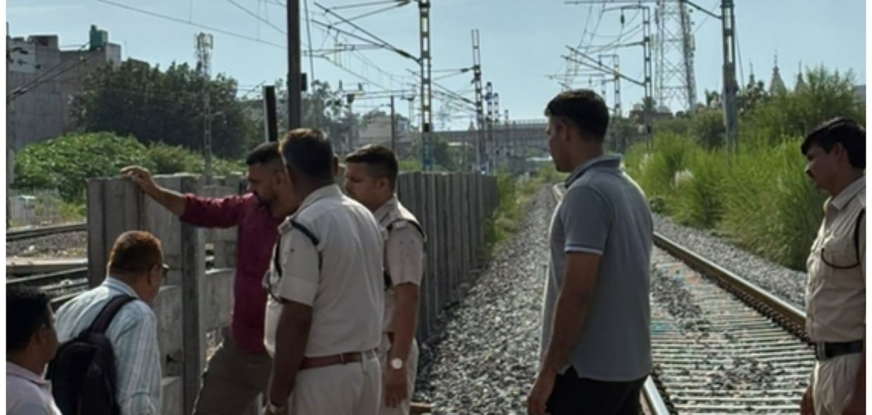 25 people caught crossing the railway line illegally