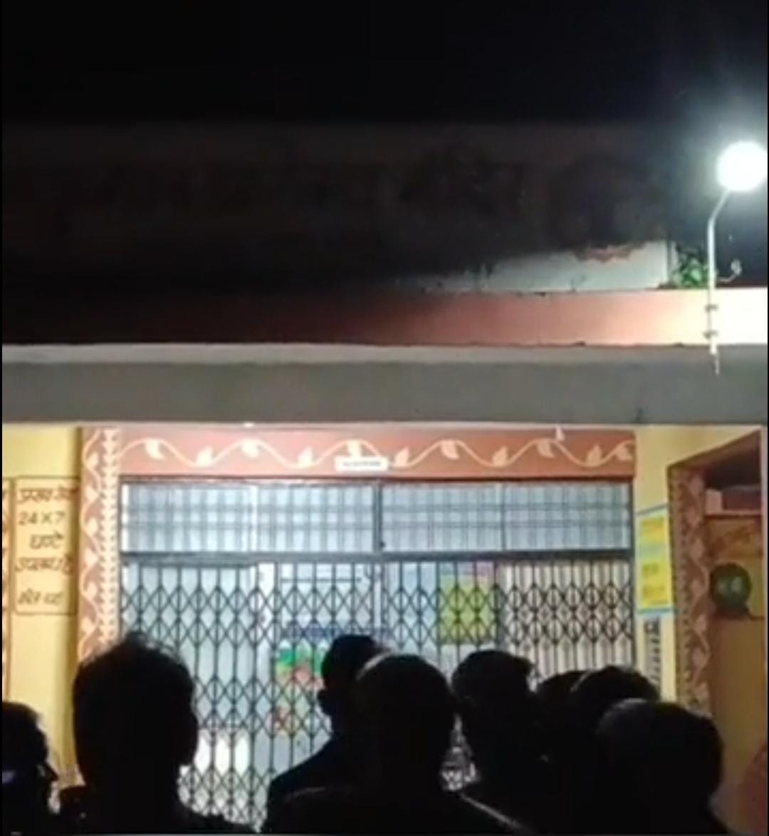 विदिशा में बदहाल व्यवस्था: प्रसव पीड़ा से जूझती महिला को अस्पताल के गेट पर करना पड़ा इंतजार, वहीं जन्मी बच्ची