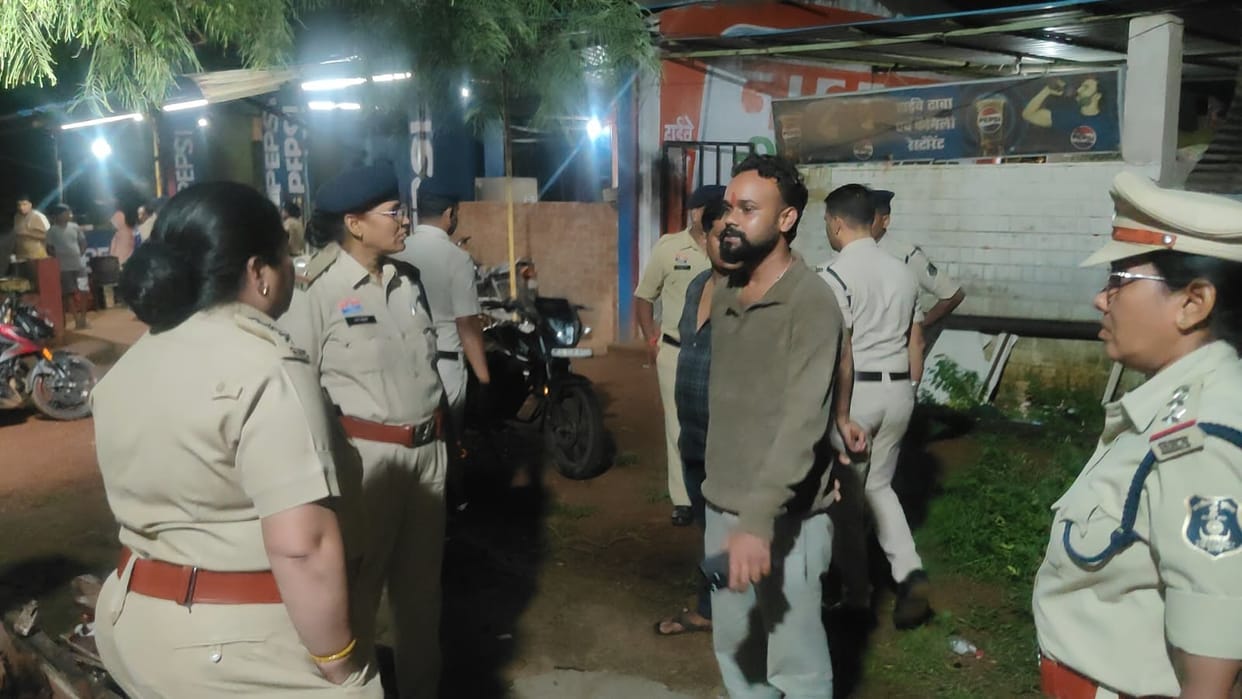 Major raid by Balod Police on highway eateries: Two operators arrested with illicit liquor; challan action tak