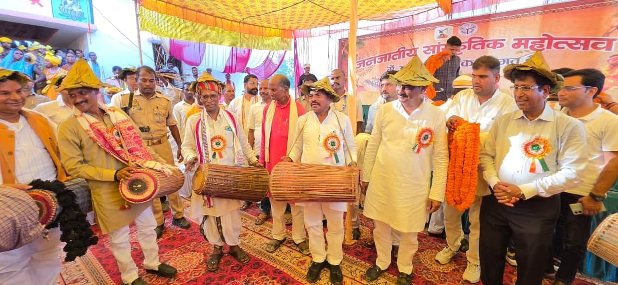 Sonbhadra's tribal culture comes alive to the beat of the Karma dance.