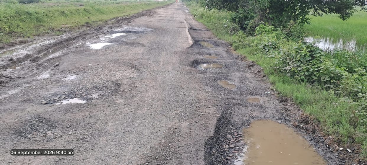 Over 400 potholes on a 4-km stretch of road.