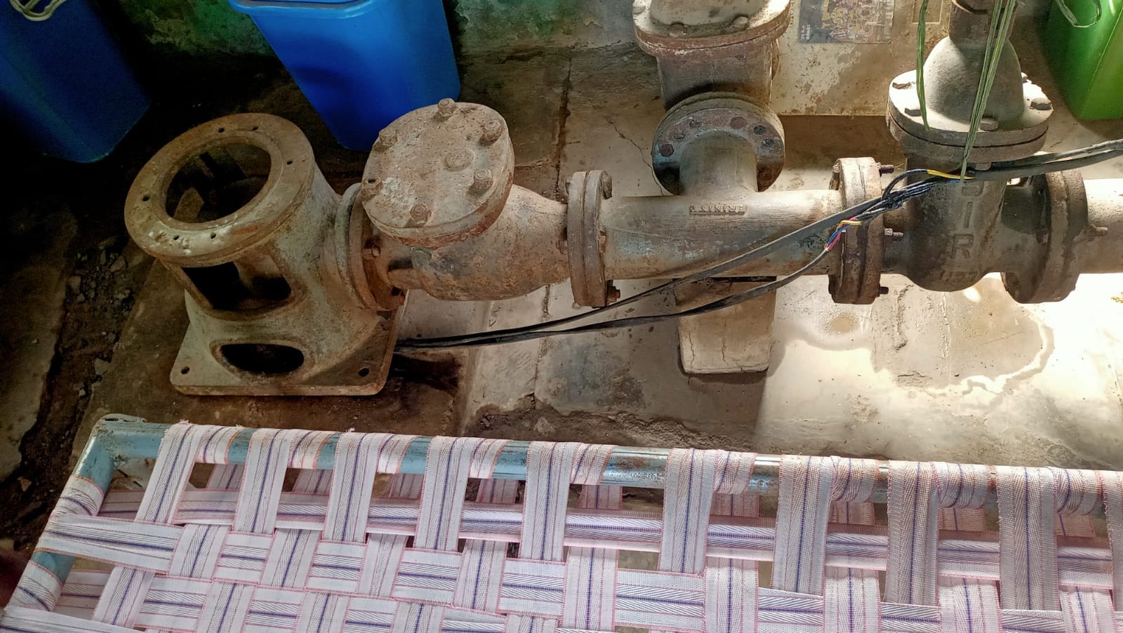 फोटो -32- ट्यूबवेल की सही की गई मोटर। संवाद