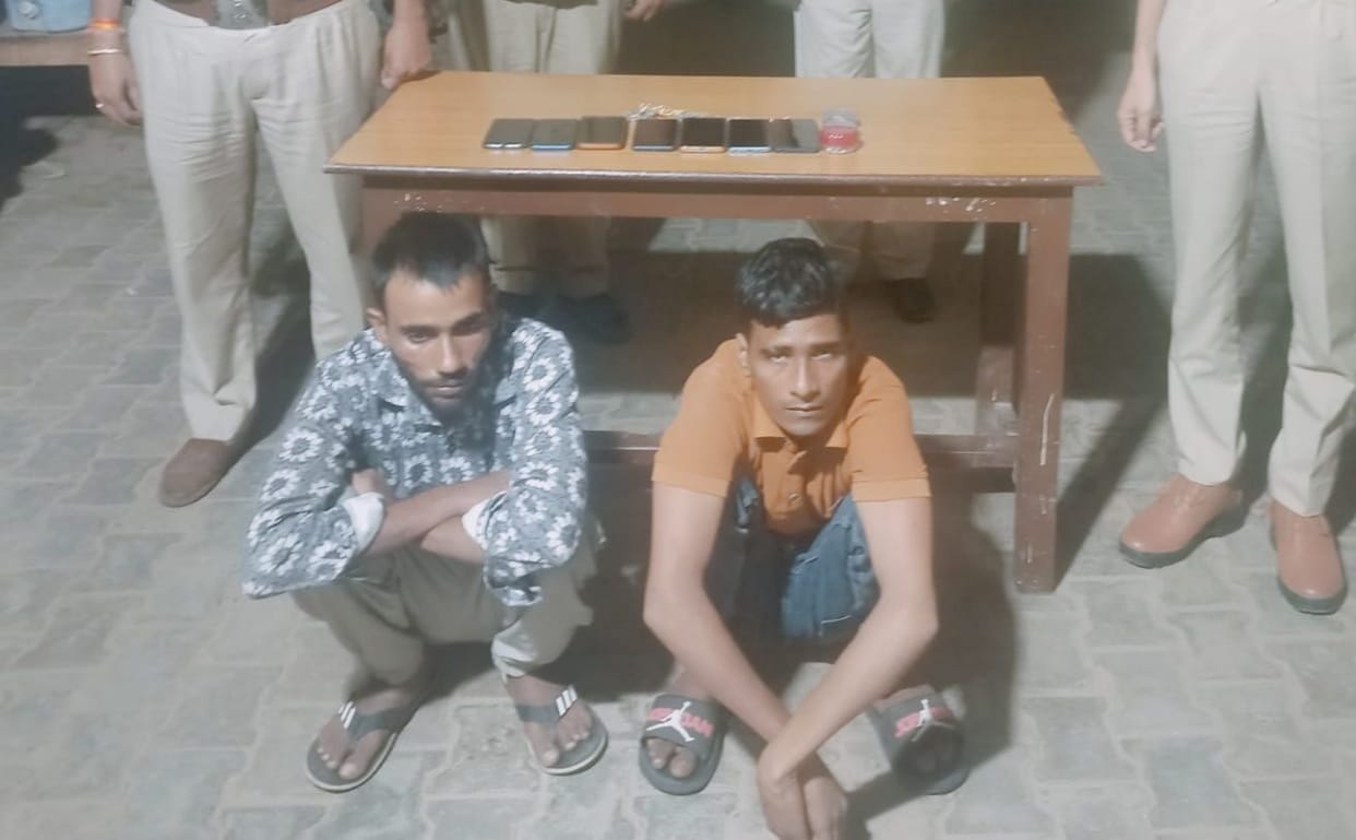 Two accused of theft nabbed; seven mobile phones and jewelry recovered.