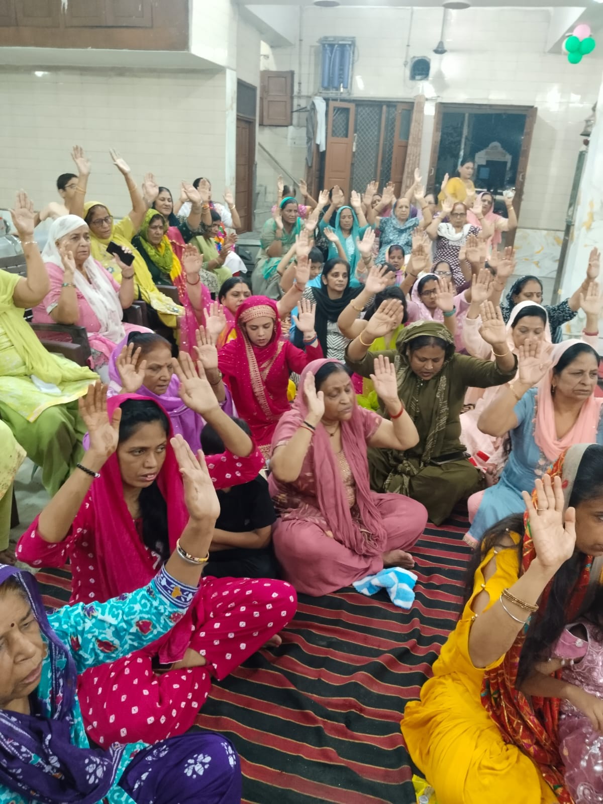 फोटो : सोनीपत के ओल्ड हाउसिंग बोर्ड काॅलोनी स्थित श्री लक्ष्मी नारायण मंदिर में आयोजित हरिनाम स