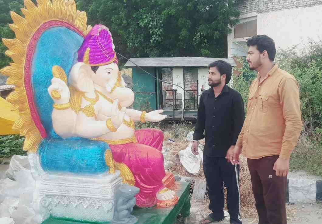 City decked up to welcome Ganpati; chants of 'Ganpati Bappa Morya' will echo today.