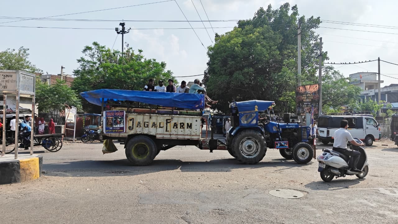 फतेहाबाद। राजस्थान के गोगामेड़ी की ओर जाते श्रद्धालु। संवाद