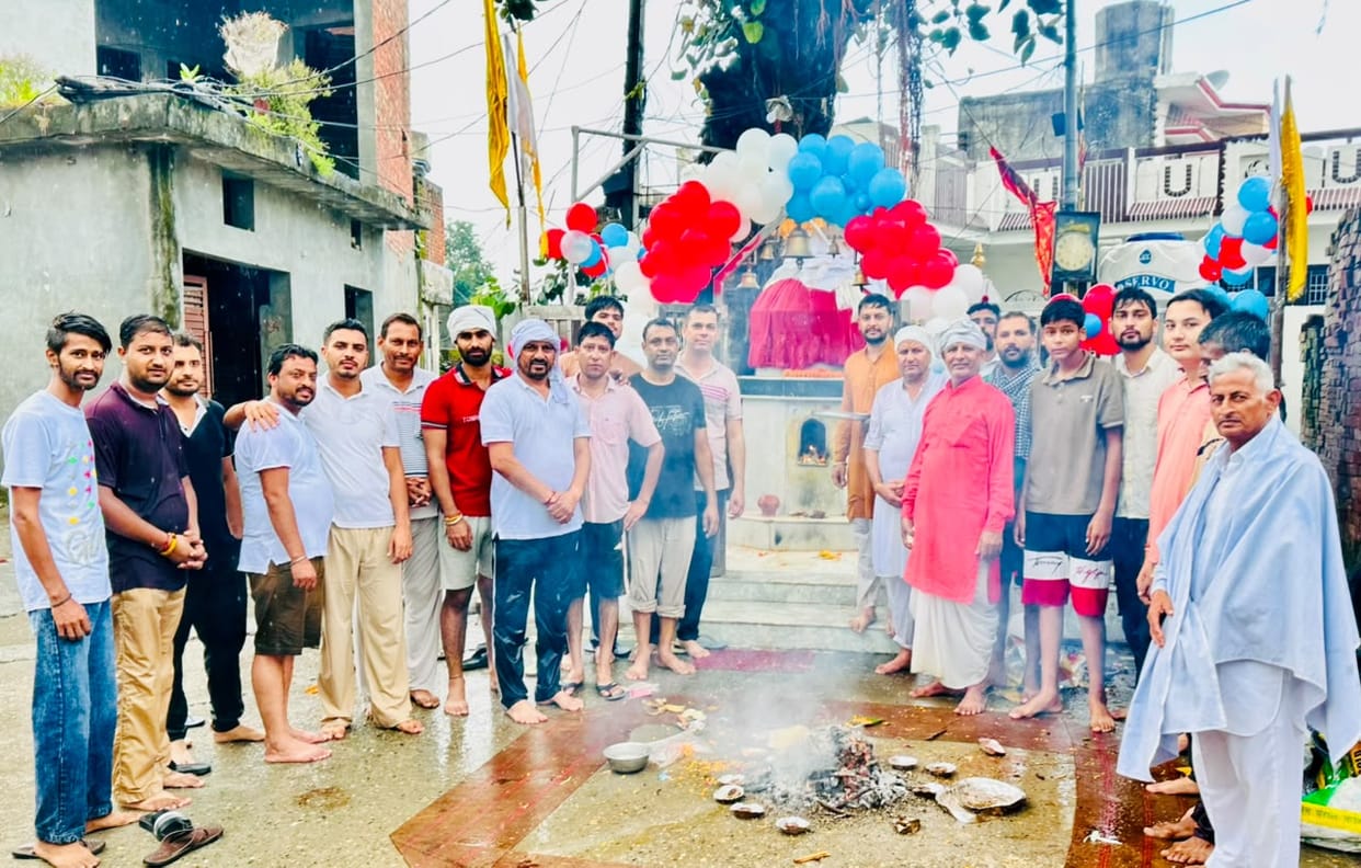 Devotees partook of the *prasad* at the community feast