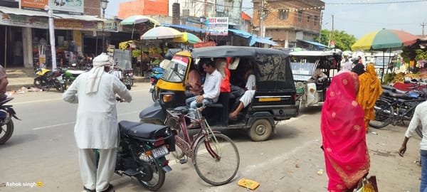 There is no government bus on the Hata-Kaptanganj route, auto-tempo is the only option.