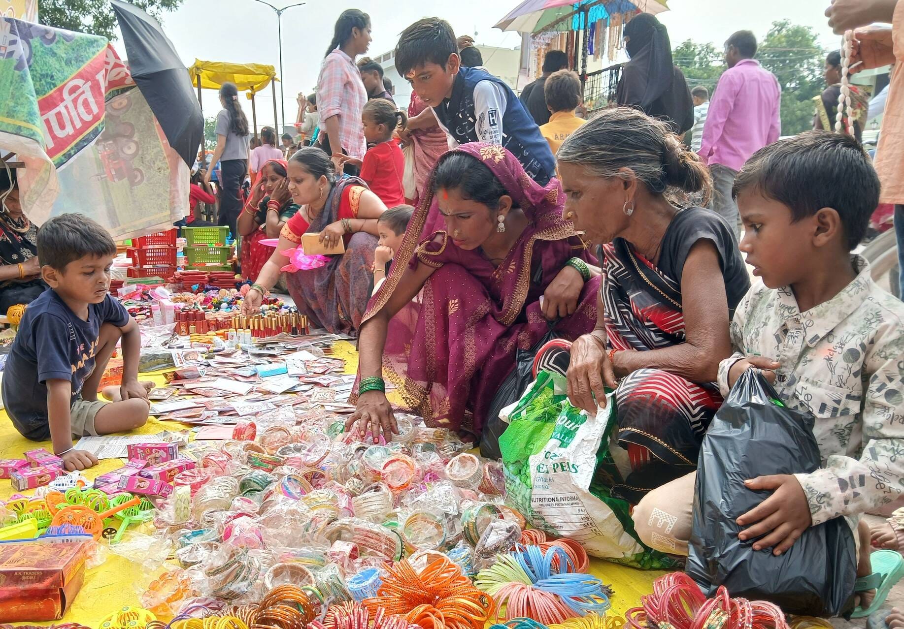 कजरी तीज मेले में जमकर हुई खरीदारी। संवाद