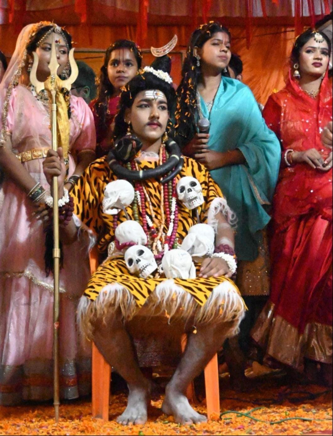 कजरी तीज पर मंदिरों में जलाभिषेक किया गया। महिलाओं ने घरों में पूजन किया। पर्व पर कई जगह आकर्ष