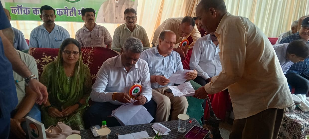 BJP leader Suresh Yadav said that the documents related to sanctioning of funds should be made public.
