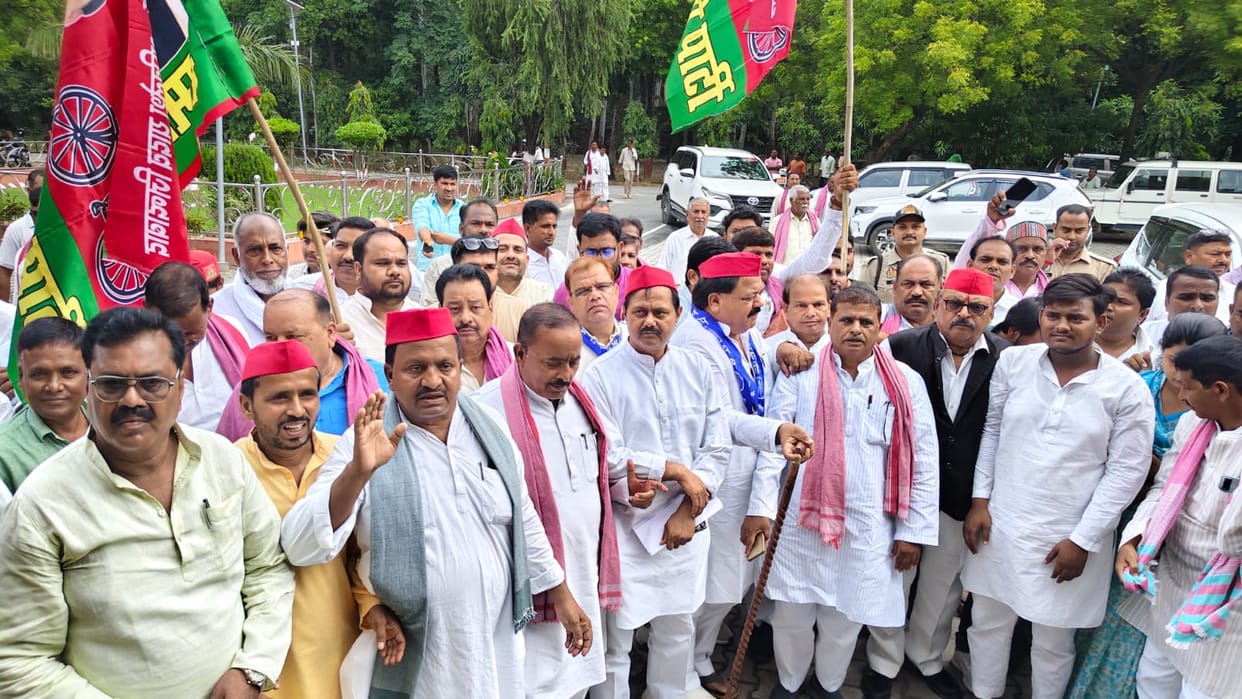 SP leaders submitted a memorandum to the DM.