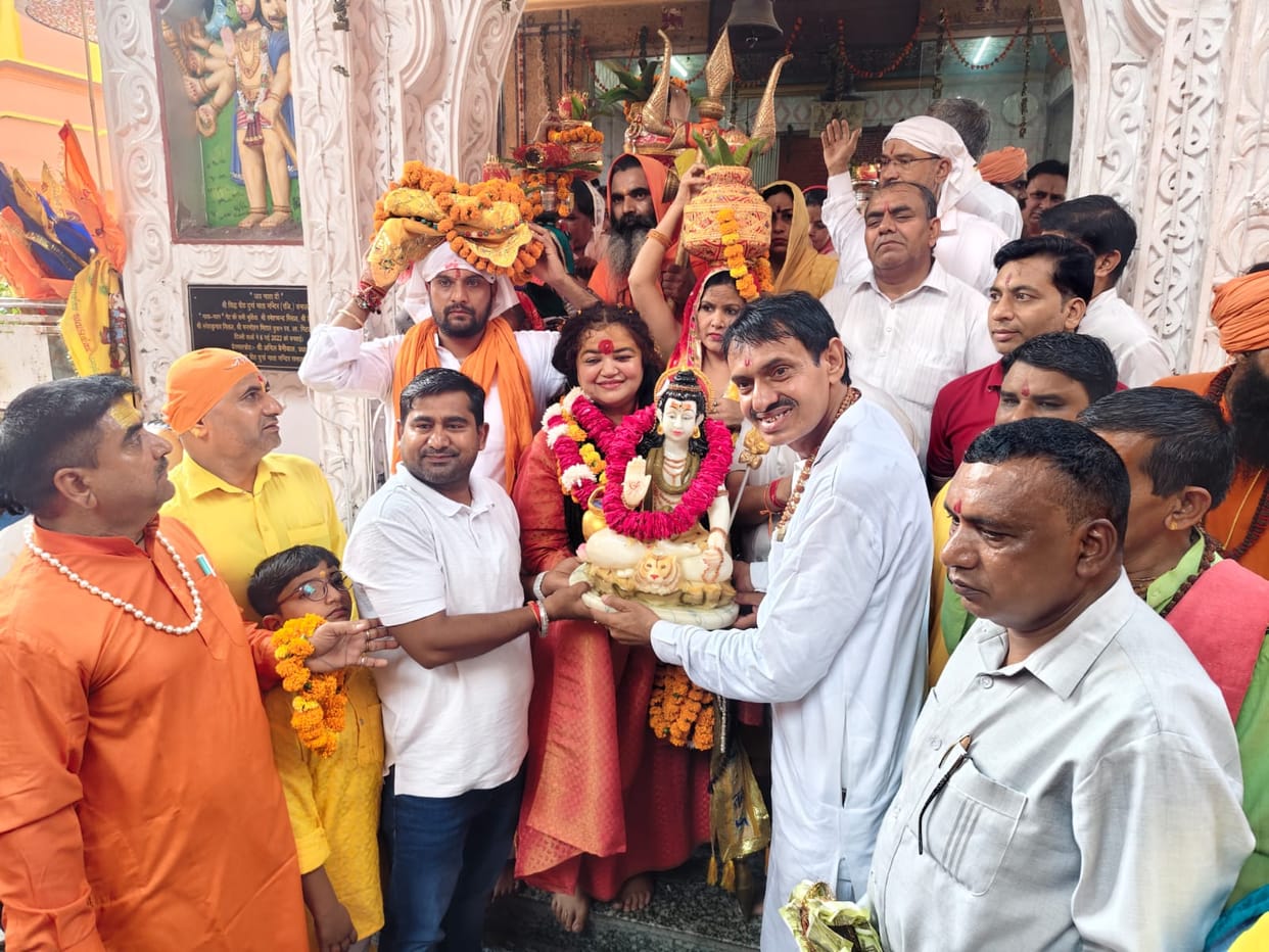 'Kalash Yatra' taken out to mark the commencement of the Shiv Mahapuran Katha.