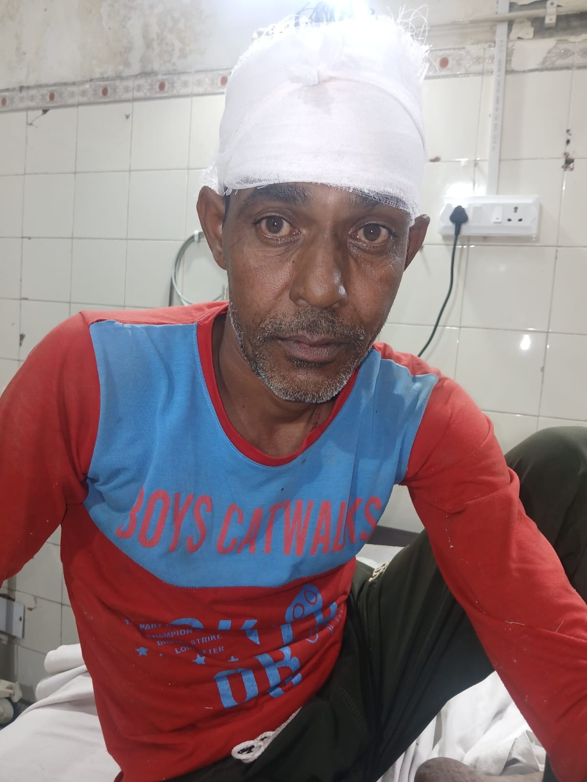 man injured by current in divider grill