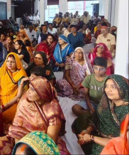 Chants of 'Har-Har Mahadev' echoed at the conclusion of the Mahamrityunjaya Japa.