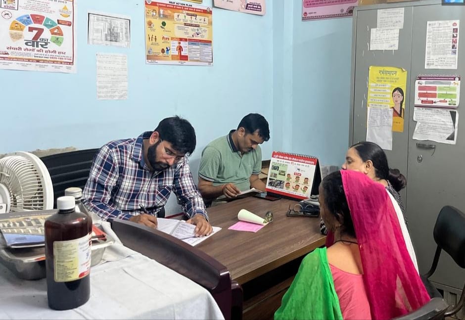 Every fourth patient visiting the health fair is suffering from a viral infection.