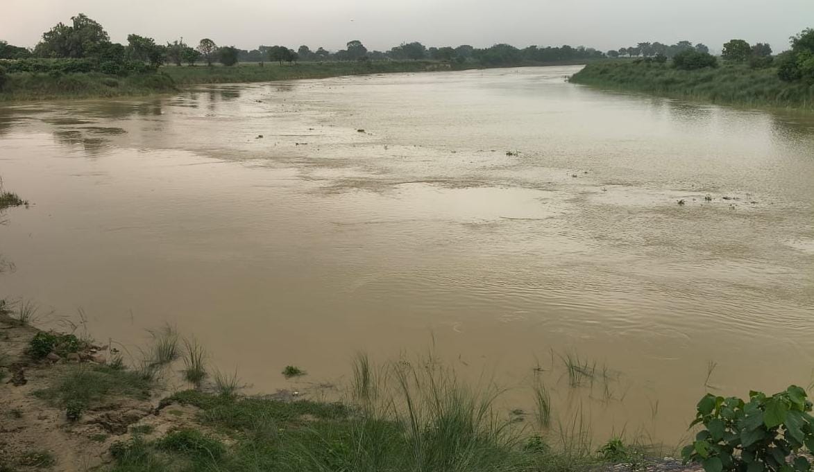 Rapti River water level drops by another 13 cm; residents get relief.
