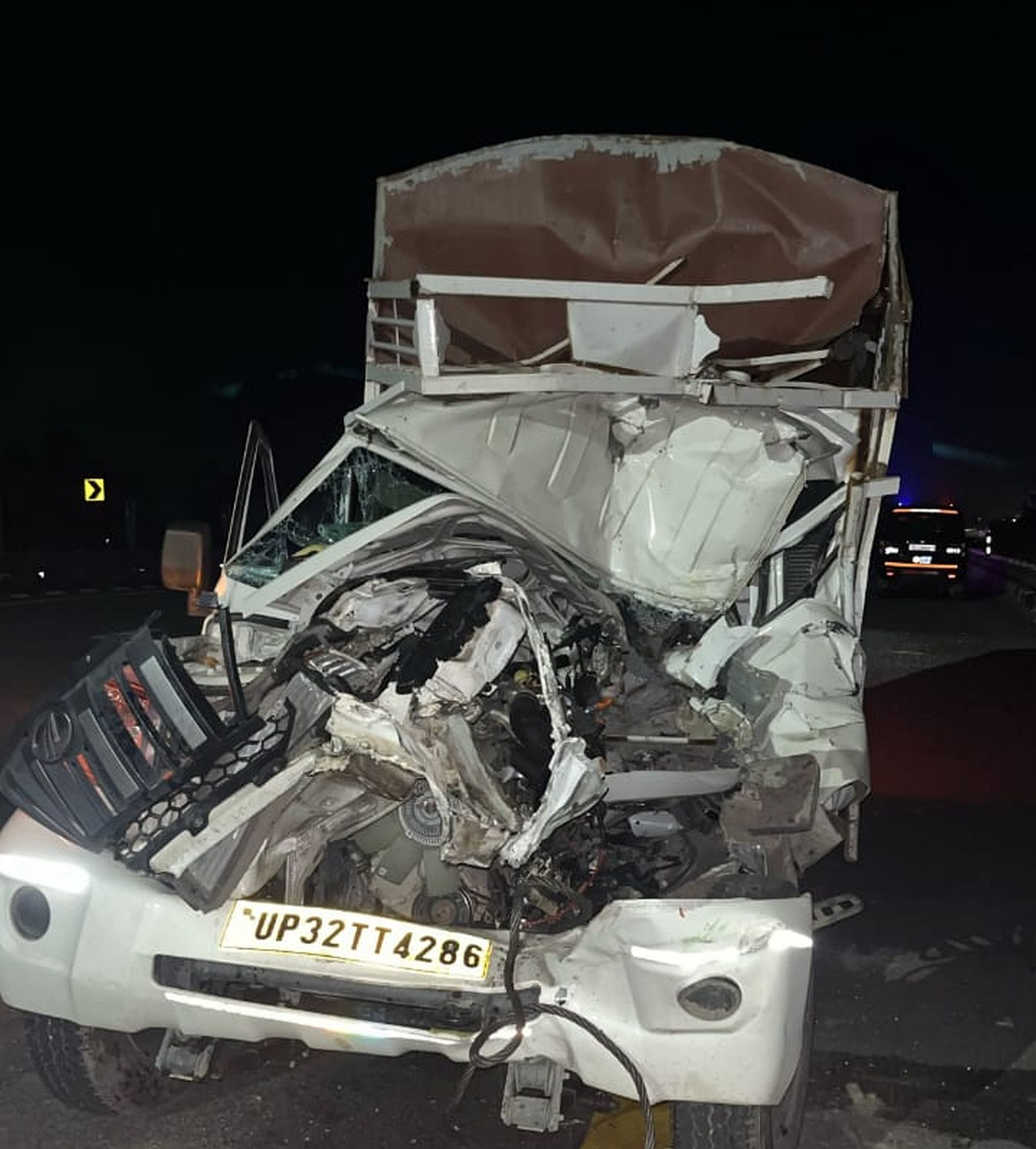  पूर्वांचल एक्सप्रेस वे पर बाजार शुकुल में भाले का पुरवा के पास हुए सड़क हादसे में दुर्घटनाग्रस