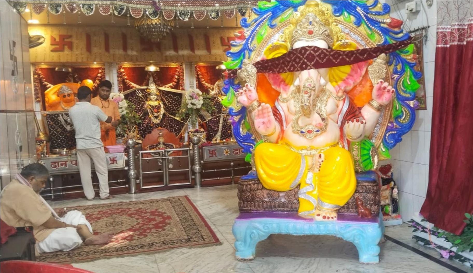  रिसिया में स्थापना के लिए पहुंची भगवान गणेश की प्रतिमा।