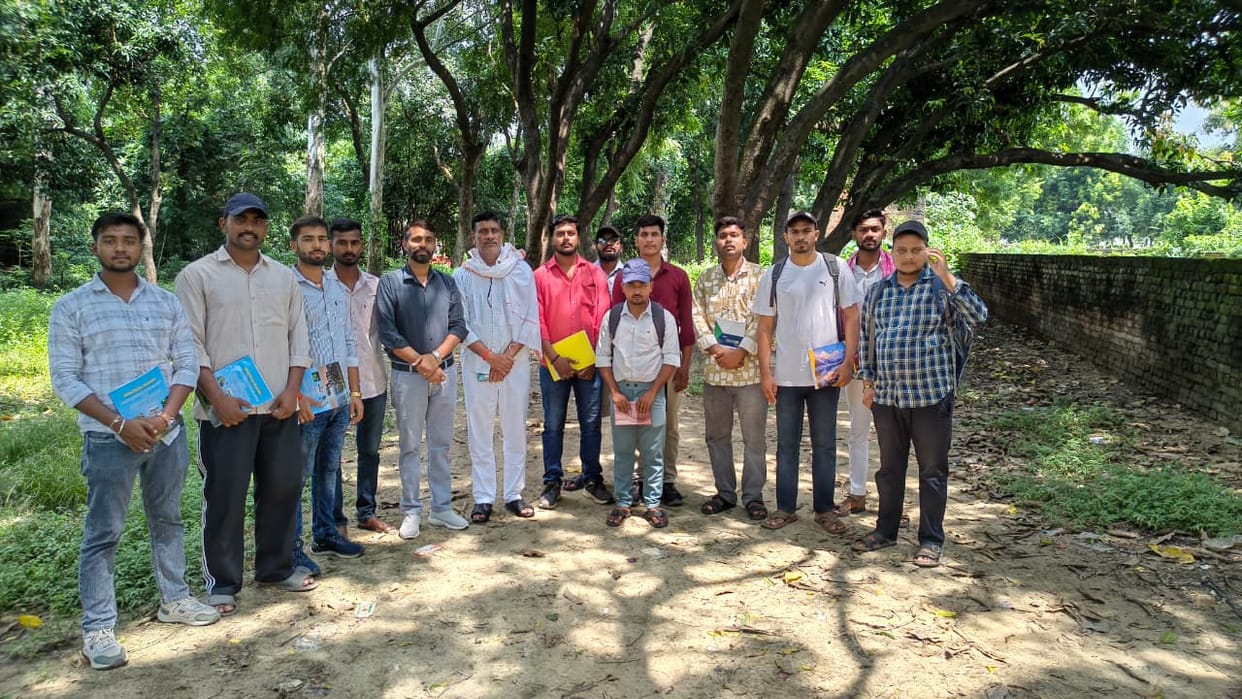 Agriculture students undertook an educational visit to Basantpur village.