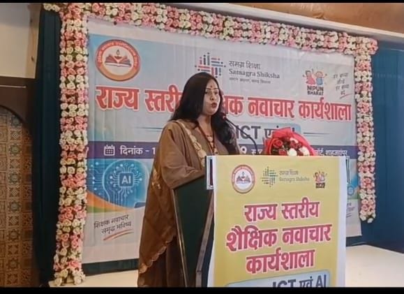 शाहजहांपुर में कार्यशाला में बोलतीं वक्ता। संवाद