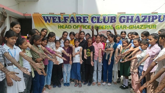 Abhaydeep and Rozi Bano created the best mehndi designs in the competition and secured the first place.