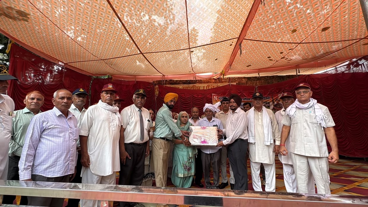 Paid tribute on the martyrdom anniversary of Major Ashish.