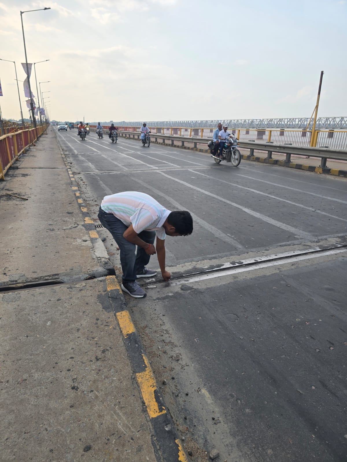 Gap appears in Pillar 26 of Shastri Bridge