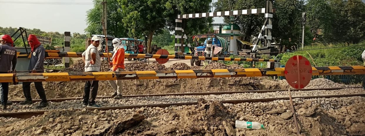 Crossing closed for 11 hours; rail track repaired.