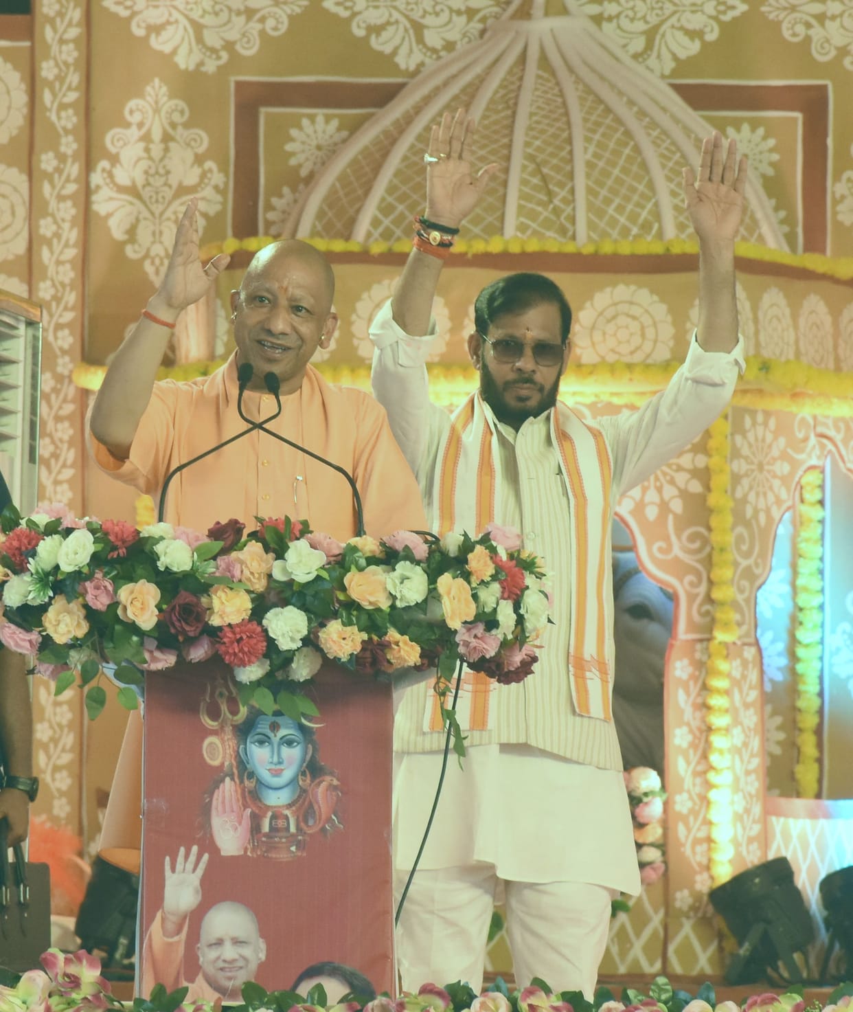 Silence on politics; Yogi conveyed everything without saying a wordSilence on politics; Yogi conveyed everything without saying a word