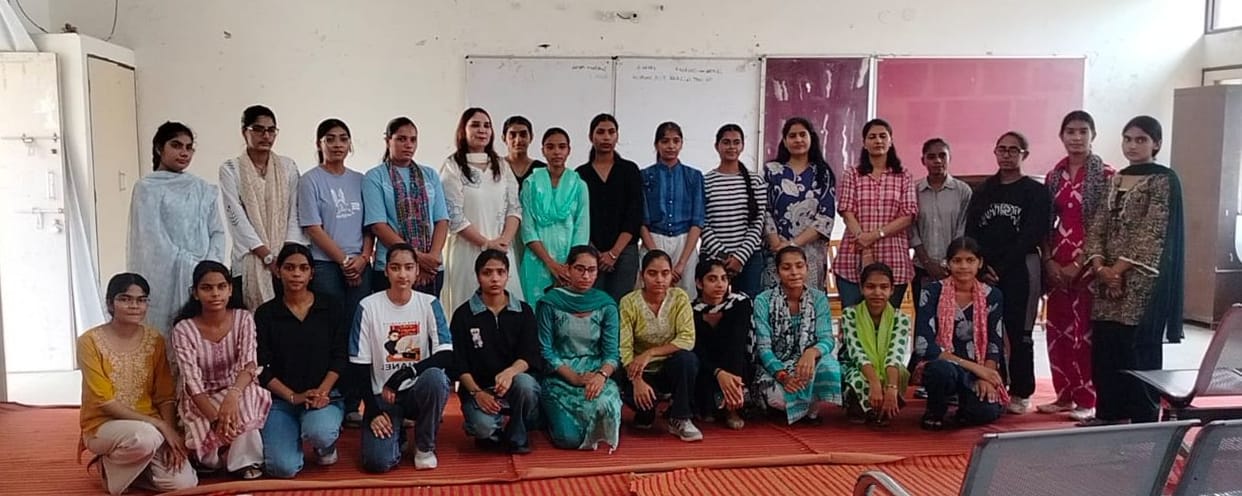 Vandana Vaidya first, Ritu second in photography competition