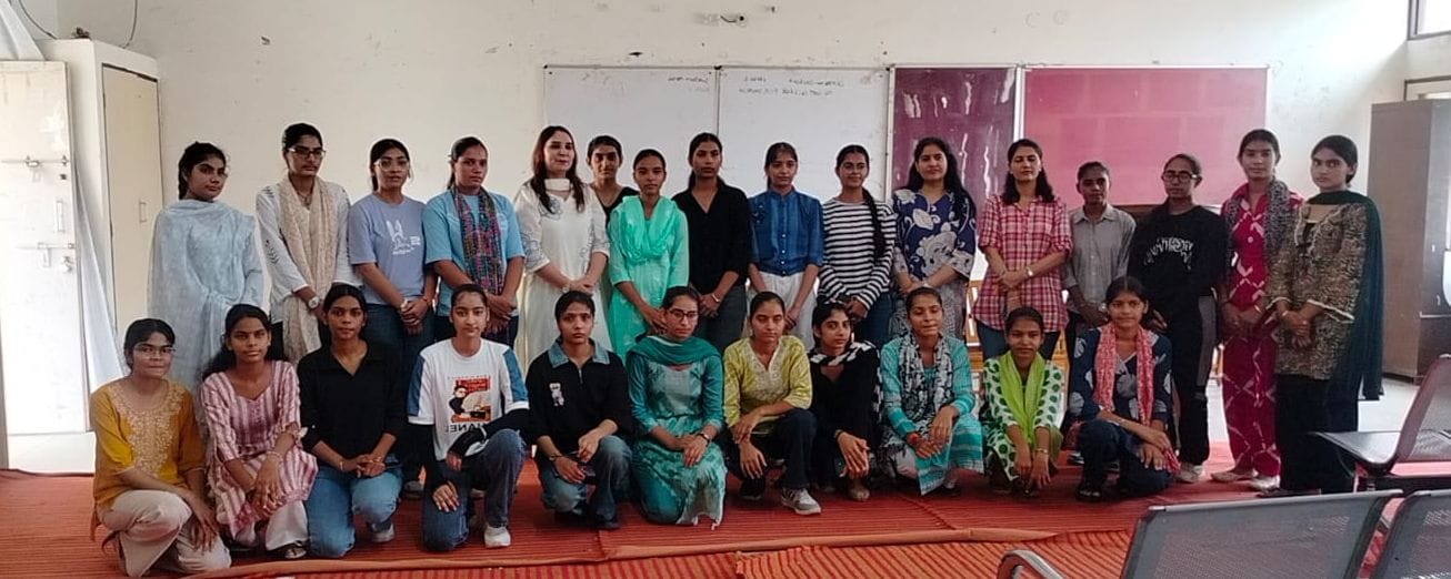 14जेएनडी01: राजकीय महिला महाविद्यालय के समाजशास्त्र विभाग में आयोजित प्रतियोगिता में भाग लेने व
